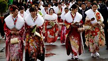 Pilnametystės sulaukusių japonų &scaron;ventė Tokijuje