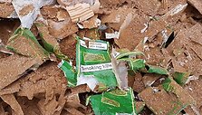 Muitininkų konfiskuotos cigaretės virsta trą&scaron;omis ūkininkų laukuose