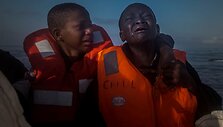 Viduržemio jūroje i&scaron;gelbėti 10 ir 11 metų brolis ir sesė i&scaron; Nigerijos