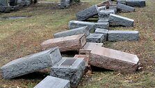 Misūrio valstijoje i&scaron;vartyti daugiau nei 170 žydų kapinių antkapių