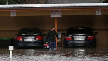 Persipildžius užtvankai &Scaron;iaurės Kalifornijos gyventojai ruo&scaron;iasi potvyniams
