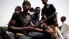 Nuo &bdquo;Boko Haram&ldquo; teroristų ginantys vietiniai Nigerijos kovotojai