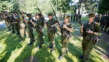 Bazinių kario savanorio įgūdžių kurse &ndash; neįprastai daug merginų
