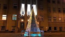 Kauną papuo&scaron;ė eglutė i&scaron; kompaktinių diskų