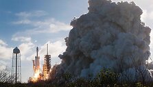 &bdquo;SpaceX&ldquo; sėkmingai paleido galingiausią pasaulyje raketą