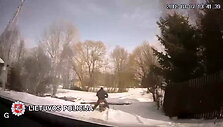 uzfiksuota-kaip-akmenes-rajone-nuo-pareigunu-bande-sprukti-girtas-motorolerio-vairuotojas