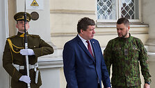 Kra&scaron;to apsaugos ministerijoje lankėsi Norvegijos kronprincas ir gynybos ministras Frank Bakke-Jensen