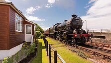 &Scaron;kotijoje parduodamas namas, &scaron;alia kurio dažnai pravažiuoja &bdquo;Hogwarts Express&ldquo; traukinys