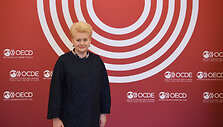 Prezidentė Paryžiuje pasira&scaron;ė stojimo sutartį dėl Lietuvos prisijungimo prie Ekonominio bendradarbiavimo ir plėtros organizacijos konvencijos