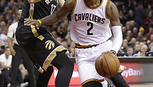Kyrie Irvingas ir Jonas Valančiūnas