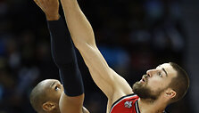 Jonas Valančiūnas ir Alas Horfordas