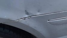 Vilniuje apgadintas degalinėje stovėjęs automobilis