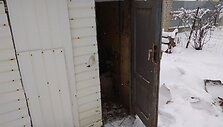 Lauko tualetas, kuriame aptiktas naujagimio kūnas