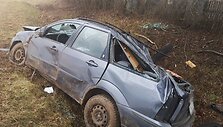 &Scaron;ilutės rajone nuo kelio nuskriejo &bdquo;Ford&ldquo; &ndash; automobilis visi&scaron;kai sumaitotas