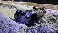Kaune girtas vairuotojas &bdquo;paguldė&ldquo; &bdquo;CityBee&ldquo; automobilį ant stogo