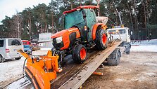 Lampėdžio ežere nuskendusio &bdquo;Kauno &scaron;varos&ldquo; traktoriaus i&scaron;traukimo operacija