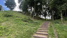 Pakalni&scaron;kių pažintinis takas ir piliakalnis