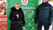 Kauno policija nustebino gyventojus &ndash; degalinėje pavai&scaron;ino kavos puodeliu