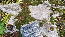Kau&scaron;ėnų Holokausto aukų memorialas