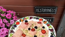 Restoranėlio Anyk&scaron;čiuose darbuotoja Anastasiia Demchenko puikiai kalba lietuvi&scaron;kai