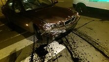 Avarija Kauno A.Juozapavičiaus prospekte: &bdquo;BMW&ldquo; įvažiavo į namą
