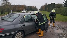Avarija Pajūrio miestelyje: žmones vadavo ugniagesiai