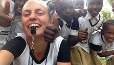 Maratonininkė Monika Juode&scaron;kaitė Tanzanijoje
