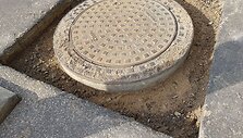 &Scaron;ulinių dangčiai Kauno Vaidoto gatvėje