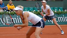 Caroline Garcia ir Kristina Mladenovič prie&scaron; Ekateriną Makarovą ir Eleną Vesniną