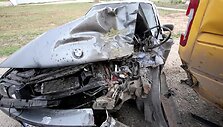 pakauneje-bmw-trenkesi-i-stovincius-automobilius