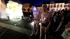 kulturos-naktis-rotuses-aikseje-aki-traukianti-sviesos-instaliacija