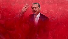 trerdoganas-svarbiausi-faktai-apie-vis-daugiau-galiu-igaunanti-turkijos-prezidenta