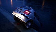 per-liuti-i-neri-nuslydo-automobilis-vairuotoja-issigelbejo