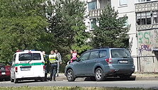 policija-gatveje-sulaike-neblaivia-pora-ir-nurode-grazinti-vaikus-blaiviems-tevams