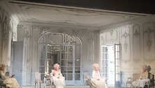 Juozo Statkevičiaus kurti kostiumai spektakliui &bdquo;Madam de Sade&ldquo;