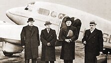 Lietuvos delegacija prie&scaron; i&scaron;vykimą pasira&scaron;yti sutarties į Maskvą, 1939 m. spalio 7 d. Trečias i&scaron; kairės &ndash; Juozas Urb&scaron;ys.