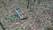 Bevardis kapas laisvamanių kapinėse