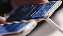 &bdquo;Samsung Galaxy Note Edge&ldquo; &ndash; pirmasis i&scaron;anusis, turntis i&scaron;lenktą ekraną telefono &scaron;one