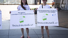 Keletas vilniečių penktadienio pavakarę protestavo dėl būsimosios vie&scaron;ojo transporto reformos.