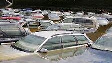 Degendorfe, rytinėje Bavarijoje paskendę automobiliai 
