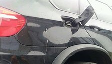Vandalų apgadintas automobilis 