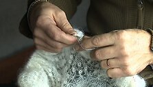 Laidos &bdquo;Stilius&ldquo; svečias gyvenimo stresą įveikė megzdamas prabangias sukneles