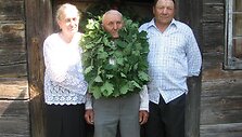 Leonas Kliukas (viduryje) ir jo artimieji