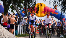 Fini&scaron;avo komandinės estafetės &bdquo;Red Bull 211&ldquo; dviratininkai. Manto Repečkos nuotr.