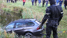 Automobilis vandenyje