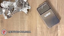 Klaipėdos teisėsaugininkai su įkalčiais sulaikė jaunuolį įtariamą platinusį narkotines medžiagas