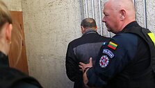 Antras įtariamasis paramediko nužudymo byloje atvežtas į teismą
