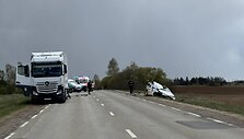 &bdquo;Toyota&ldquo; ir sunkvežimio avarija Varėnos rajone