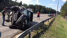 Autostradoje į avariją pateko vestuvių limuzinas
