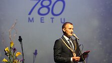 Valdas Adamkus &ndash; Lietuvos respublikos Prezidentas &ndash; nuo &scaron;iol yra ir &Scaron;iaulių miesto garbės pilietis. 